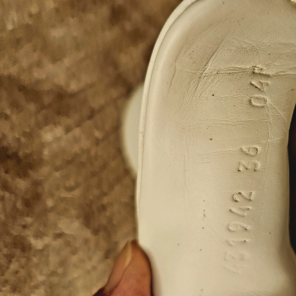 Gucci Ace Bee Sneakers - Picture 8 of 8